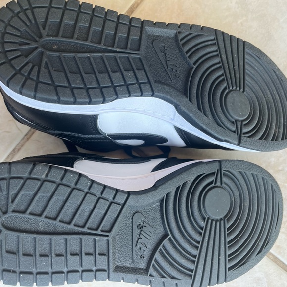 Dunk Low ‘Black White’ - Picture 6 of 9